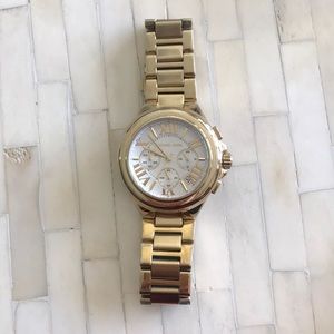 Oversized Michael Kors watch in Gold